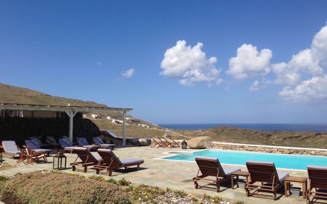 Yakinthos Residence