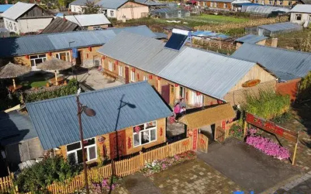 Arctic Village Snowman Chalet