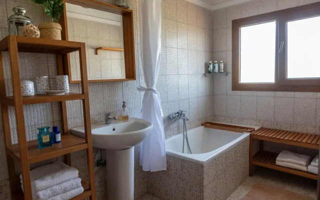 halu! Modern Villa w Pool & Tennis