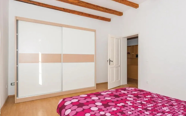Stunning Home in Radonic With Wifi and 2 Bedrooms