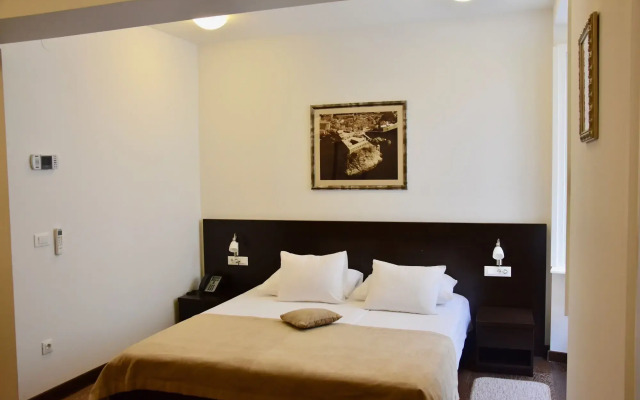 Celenga Apartments with free offsite parking