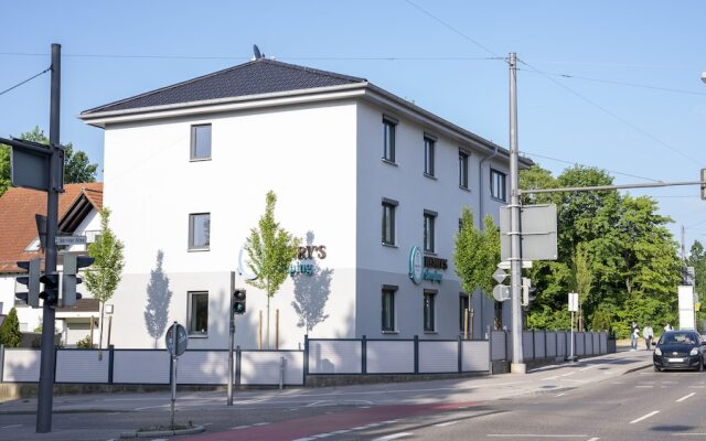 Henrys Sleeping am Augsburger Eiskanal