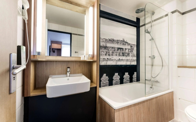 Hôtel Restaurant Campanile Paris 19 - La Villette