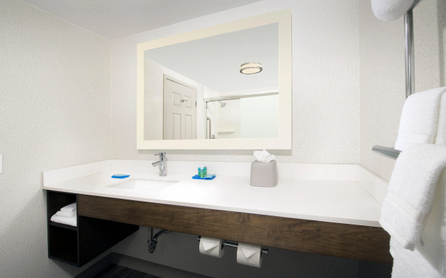 Holiday Inn Express & Suites Baltimore - BWI Airport North by IHG