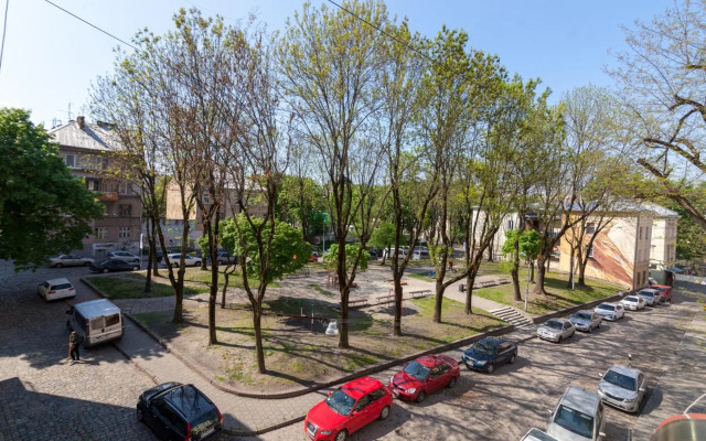 Royal VIP Apartment on Pidmurna 24