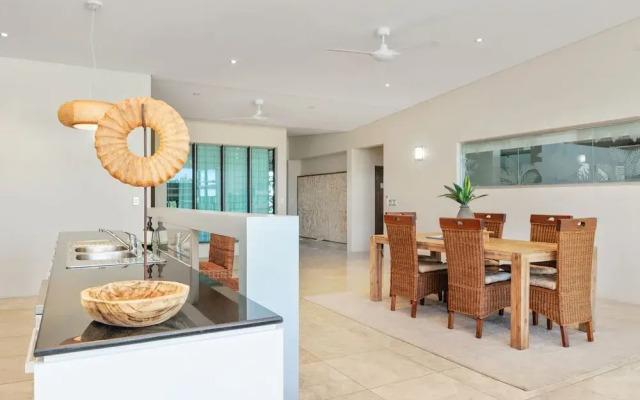 Water-front Paradise Pool - BBQ - Balcony Dining
