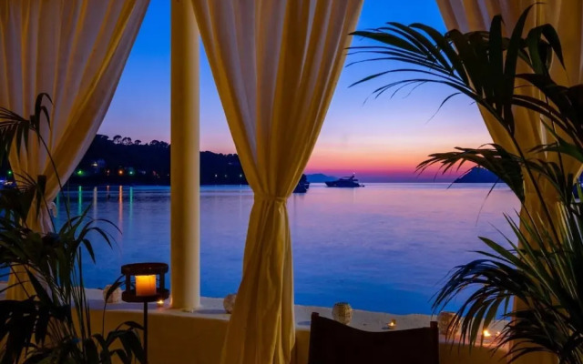 Villa Lola - Four Bedroom Villa With Sea View