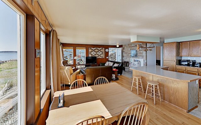 Beachfront Gem In Coupeville 3 Bedroom Home