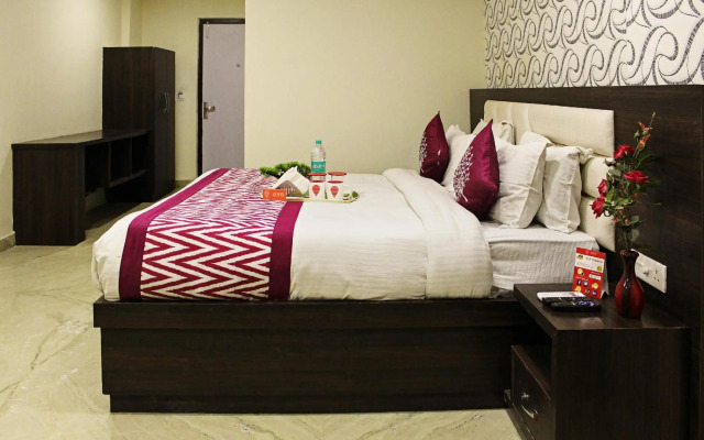 OYO 23595 Hotel Tajway Inn