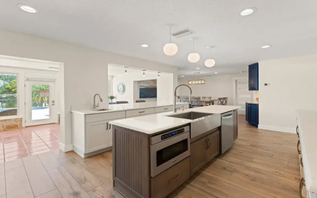 931 S 4th Street
