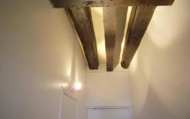 One-Bedroom Apartment Downtown