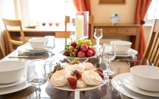 A Place Like Home - 2 Bedroom Apartment in Chelsea