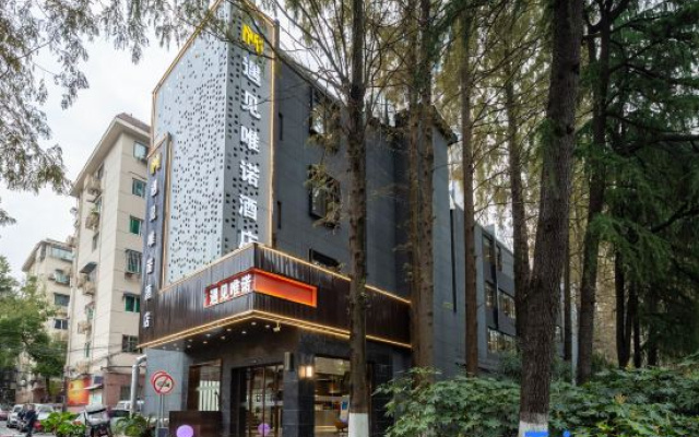 Meet the Vino Hotel (Pedestrian Street City Plaza)