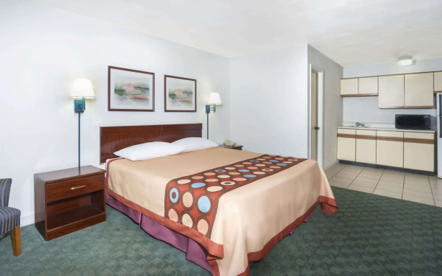 Super 8 by Wyndham Taylorville IL