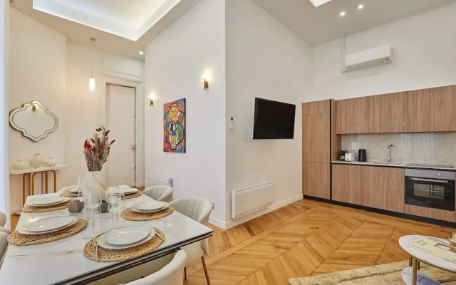 Saint Honore Luxury Apartment With AC