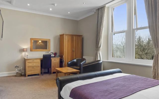 The Oaks Hotel