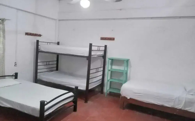 Hotel & Hostal Mayflower