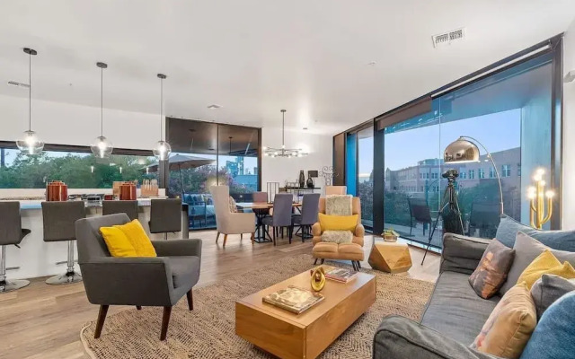 2BR Designer Condo East Downtown Austin