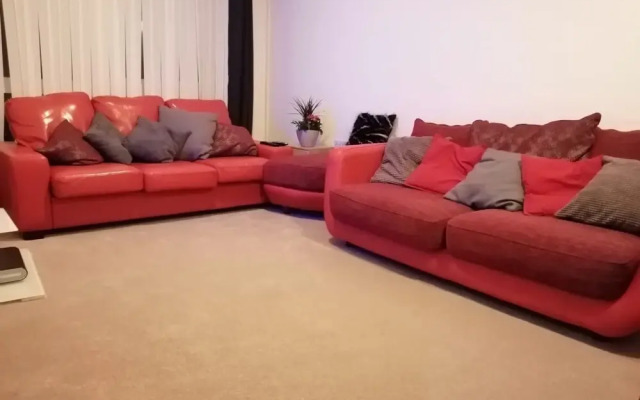 Gatwick Apartments, Direct Link to London