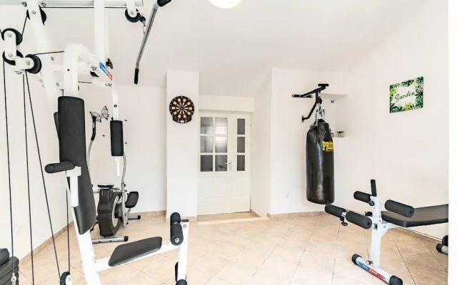 Amazing Home in Kneze With Wifi and 4 Bedrooms