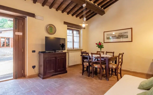 Dreamy Farmhouse with Hot Tub, Garden, BBQ, Swimming Pool