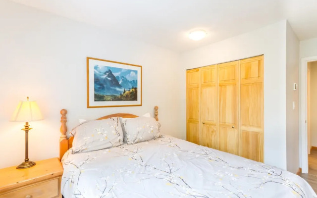 Fabulous Location Private Hot Tub, NO Car Needed, Sleeps 8