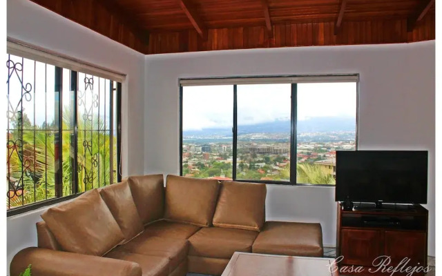 Casa Reflejos City View