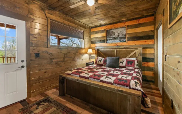 Cabin w/ Hot Tub & Game Room in the Smokys!