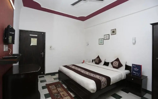 Goroomgo Hotel Priya Agra