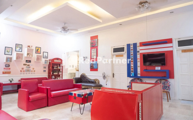 Londres Bed and Breakfast RedPartner near Gembira Loka Zoo