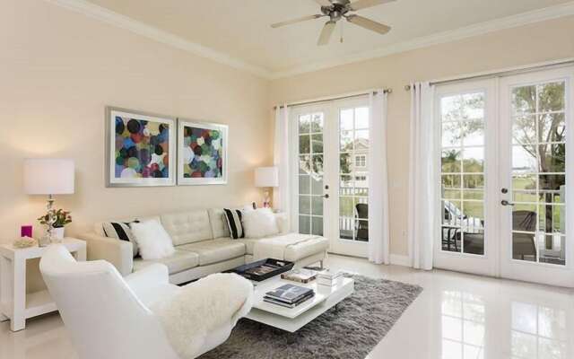Condo Contemporary 3 Bedroom Reunion
