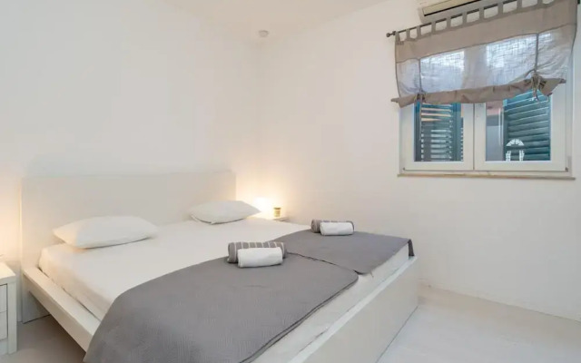 Villa S