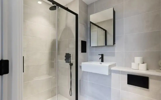 The Tottenham Retreat - Homely 2bdr Flat With Balcony