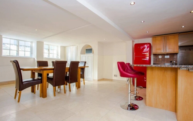 Large Luxury Townhouse in the Centre of Greenwich