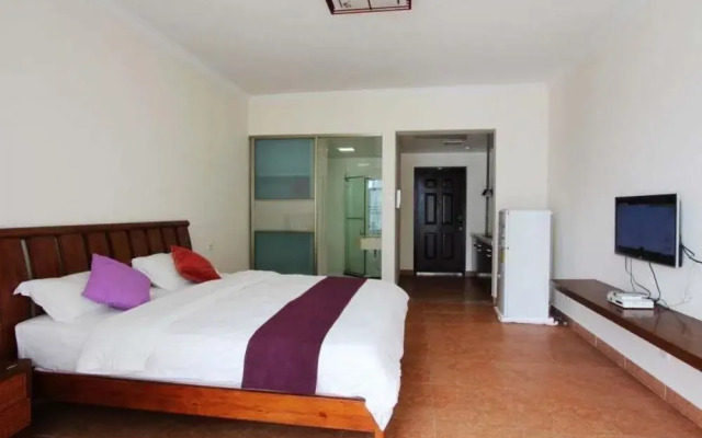 Golden Phoenix Apartment
