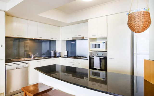 Broadbeach on the Park 2 Bedroom Apartment