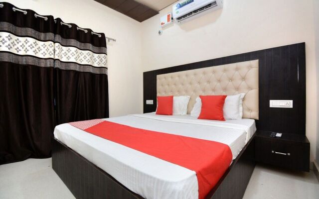 OYO 40235 Aashiaana Guest House