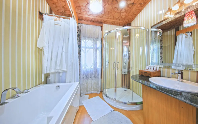 Kolu Group Of Houseboats