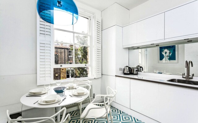 Elegant Shepherds Bush Home by Kensington Olympia