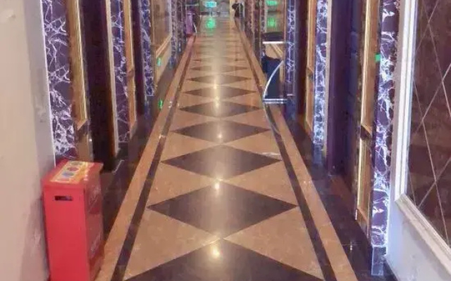 Quxian Jinshangyuan Business Hotel