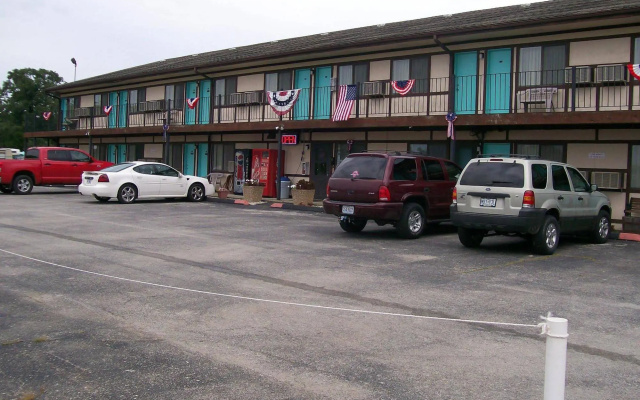 Osage Bluff Lodge