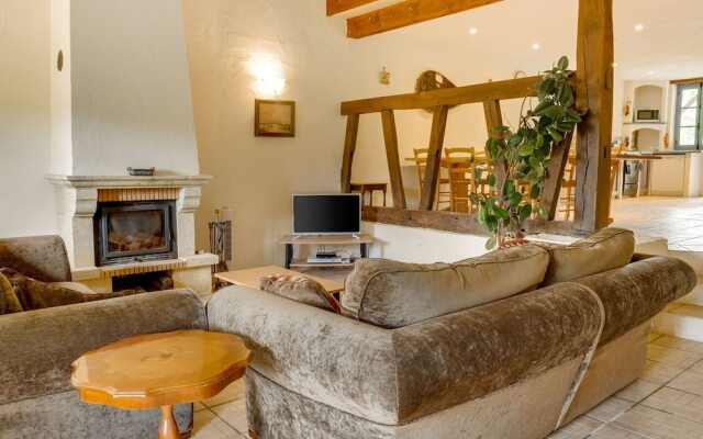 Secluded Holiday Home in Lacapelle-biron With Swimming Pool