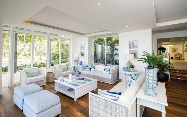 Oceanfront Luxury 10BR Villa