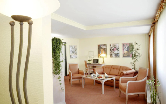 Hollywood Media Hotel