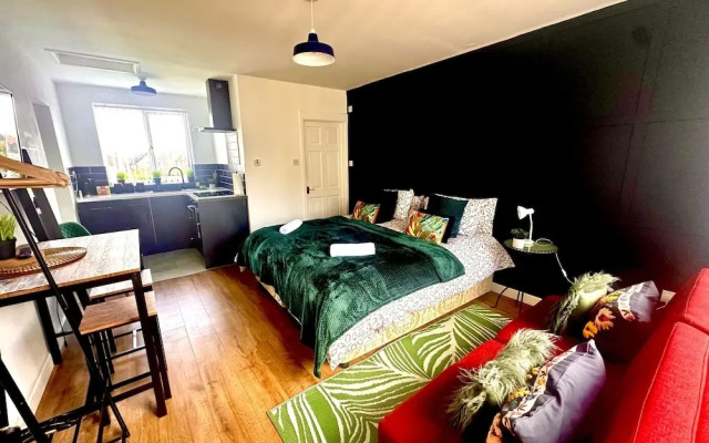 The Annexe, 25 Gorsehill Road