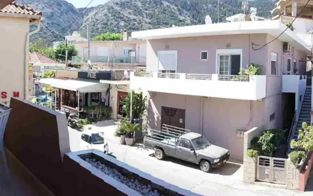 Irene's Apartment In Salakos