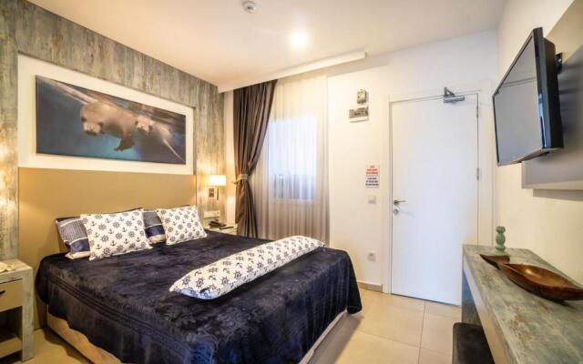 Seafront Flat With Fascinating Sea View in Bodrum