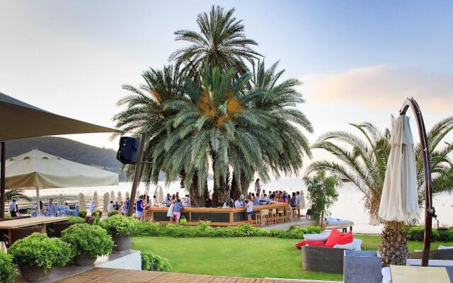 La Casa Novi Boutique & Beach Club