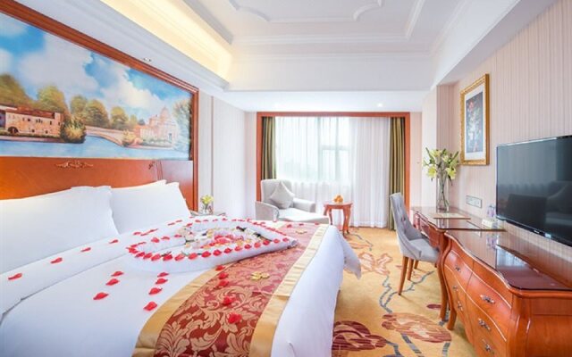 Vienna International Hotel (Shenzhen Bantian Huancheng South Road)