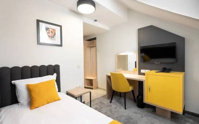 Adeo Hotel